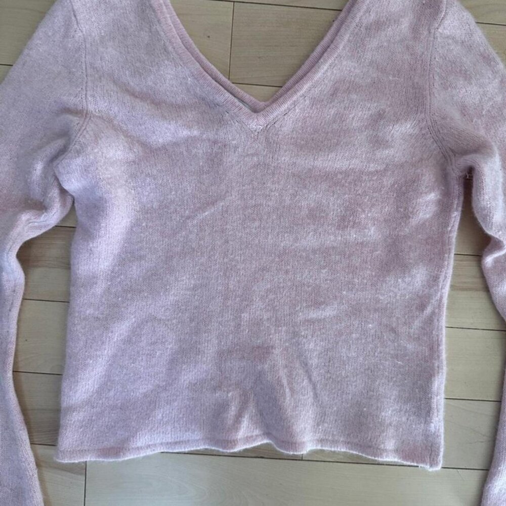 Vintage Jessica Sport Cashmere Sweater – Soft Baby Pink Knit, V-Neck - Picture 3 of 7